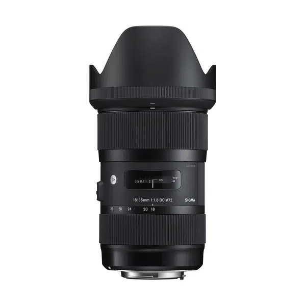 sigma-18-35mm-f-1-8-dc-hsm-art-objectif-canon-occasion-3 a black camera lens with a white background