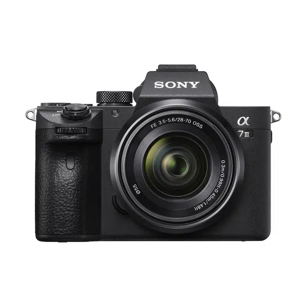 Sony a7 III & Objectif 28-70mm - Mirrorless Camera Sony a7 III & Objectif 28-70mm - Mirrorless Camera